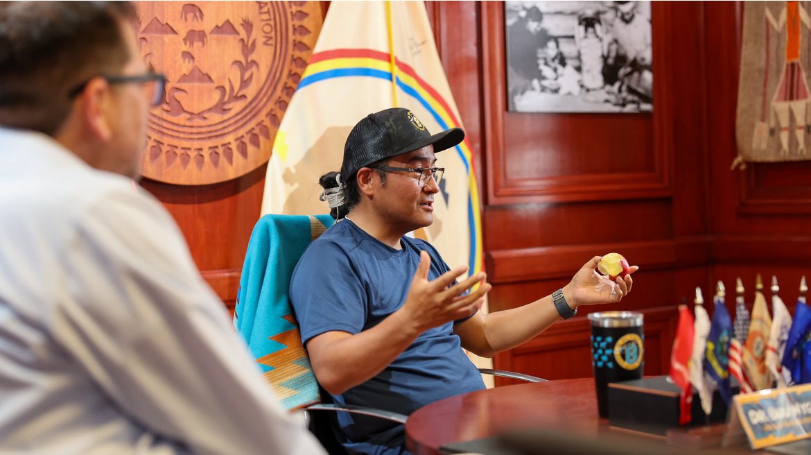 Navajo Nation President Buu Nygren (@buuvannygren) on Twitter photo ๐ก๐ฎ๐๐ฎ๐ท๐ผ ๐๐ผ๐ฑ๐ฒ ๐ง๐ฎ๐น๐ธ๐ฒ๐ฟ ๐๐ฎ๐ ๐ฆ๐ฝ๐ฎ๐ฟ๐ธ๐ ๐ง๐ฎ๐น๐ธ๐ ๐ผ๐ป ๐๐ผ๐ฏ๐, ๐๐ฐ๐ผ๐ป๐ผ๐บ๐ถ๐ฐ ๐๐ฟ๐ผ๐๐๐ต ๐ฎ๐ป๐ฑ ๐ช๐ฎ๐๐ฒ๐ฟ ๐๐ฐ๐ฐ๐ฒ๐๐ ๐๐ถ๐๐ต ๐๐ฟ๐ถ๐๐ผ๐ป๐ฎ ๐ฅ๐ฒ๐ฝ. ๐๐น๐ถ ๐๐ฟ๐ฎ๐ป๐ฒ
On Thurs., Aug. 14, I had a productive meeting with Arizona Representative Eli Crane to ๐ก๐ฎ๐๐ฎ๐ท๐ผ ๐๐ผ๐ฑ๐ฒ ๐ง๐ฎ๐น๐ธ๐ฒ๐ฟ ๐๐ฎ๐ ๐ฆ๐ฝ๐ฎ๐ฟ๐ธ๐ ๐ง๐ฎ๐น๐ธ๐ ๐ผ๐ป ๐๐ผ๐ฏ๐, ๐๐ฐ๐ผ๐ป๐ผ๐บ๐ถ๐ฐ ๐๐ฟ๐ผ๐๐๐ต ๐ฎ๐ป๐ฑ ๐ช๐ฎ๐๐ฒ๐ฟ ๐๐ฐ๐ฐ๐ฒ๐๐ ๐๐ถ๐๐ต ๐๐ฟ๐ถ๐๐ผ๐ป๐ฎ ๐ฅ๐ฒ๐ฝ. ๐๐น๐ถ ๐๐ฟ๐ฎ๐ป๐ฒ
On Thurs., Aug. 14, I had a productive meeting with Arizona Representative Eli Crane to