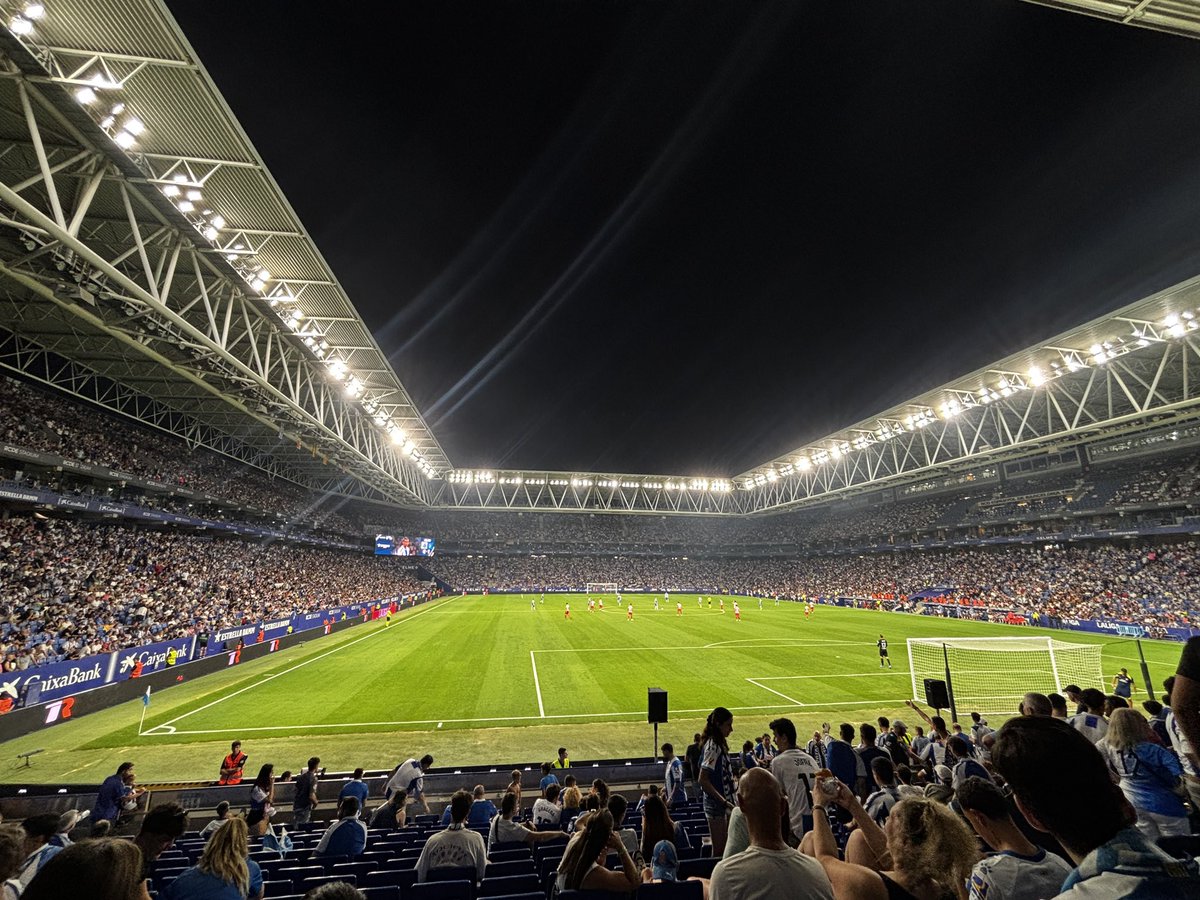 tienso_perico's tweet photo. Mas de 29000 personas en el estadio hoy. Sin chinos, guiris ni gente de vacaciones. No lo vas a encontrar en otro lugar. #rcde y nada mas. https://t.co/hg5uHtUmvz