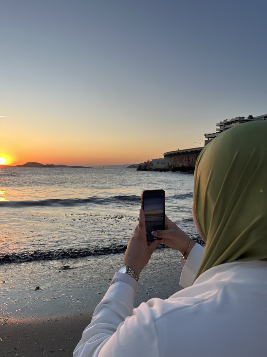 boragnos's tweet image. juste une amoureuse de la mer, des couchés de soleil et des piques-niques pinterest