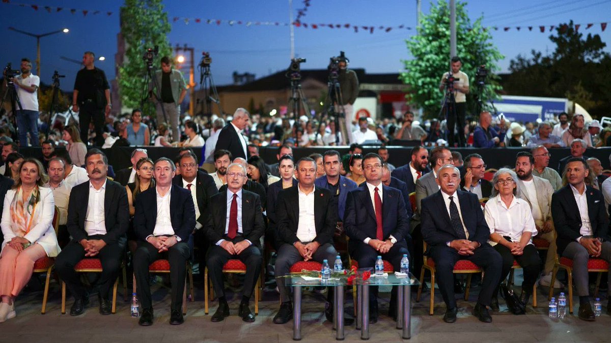 📍KEMAL KILIÇDAROĞLU'NU DAVET ETMEDİLER!

📍KILIÇDAROĞLU DÜŞMANLIĞI NEDEN?

📍KEMAL KILIÇDAROĞLU'NA SU VERMEYENLER, BU SENE HERKESE SU VERDİ!

📍CHP Gümüşhane eski İl Başkanı Bedri Ağaç:

📍''Geçen seneki Hacıbektaş etkinliklerinde sayın Kemal Kılıçdaroğlu’na su bile