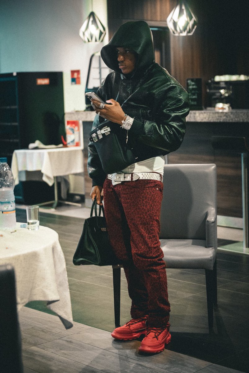 Tu m’attends à gauche, je sors à droite.