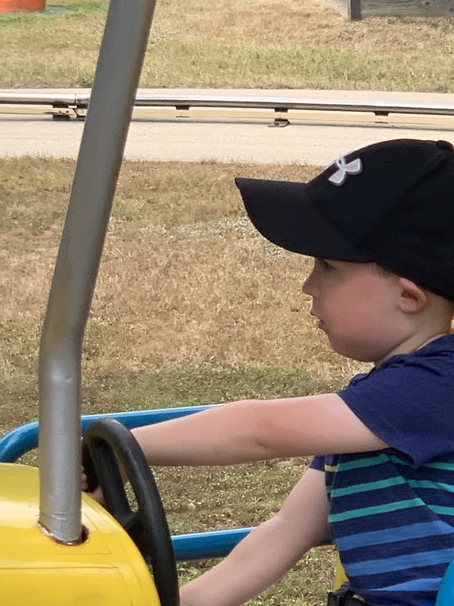 HooliPlays's tweet photo. Little Dude got to explore a Pumpkin House, ride on a real Pirate Ship, drive a tractor (x6), and meet Daniel Tiger! #StoryLand #NH https://t.co/LZRBbduf2Z