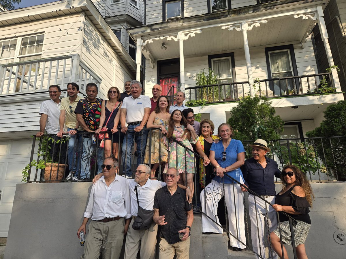 Fernando Aquino, PhD (@fernandoa) on Twitter photo We worked at <a href="/eldiariony/">El Diario Nueva York</a> decades ago and everytime we meet we have a blast. This group holds one of the most interesting stories in NYC. We worked at <a href="/eldiariony/">El Diario Nueva York</a> decades ago and everytime we meet we have a blast. This group holds one of the most interesting stories in NYC.