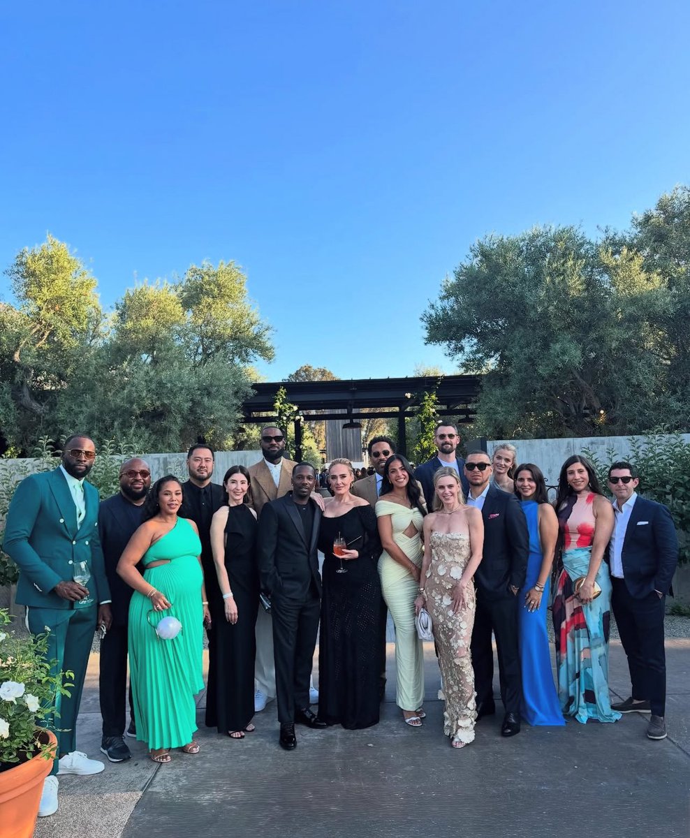 LeBron James, Draymond Green, Adele, Rich Paul, Kevin Love, and Maverick Carter in a new photo via Kevin Love