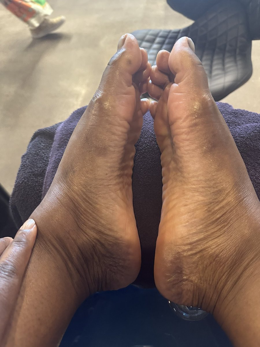BrandySlipper's tweet photo. Pedicure https://t.co/dFLEnwZk1E