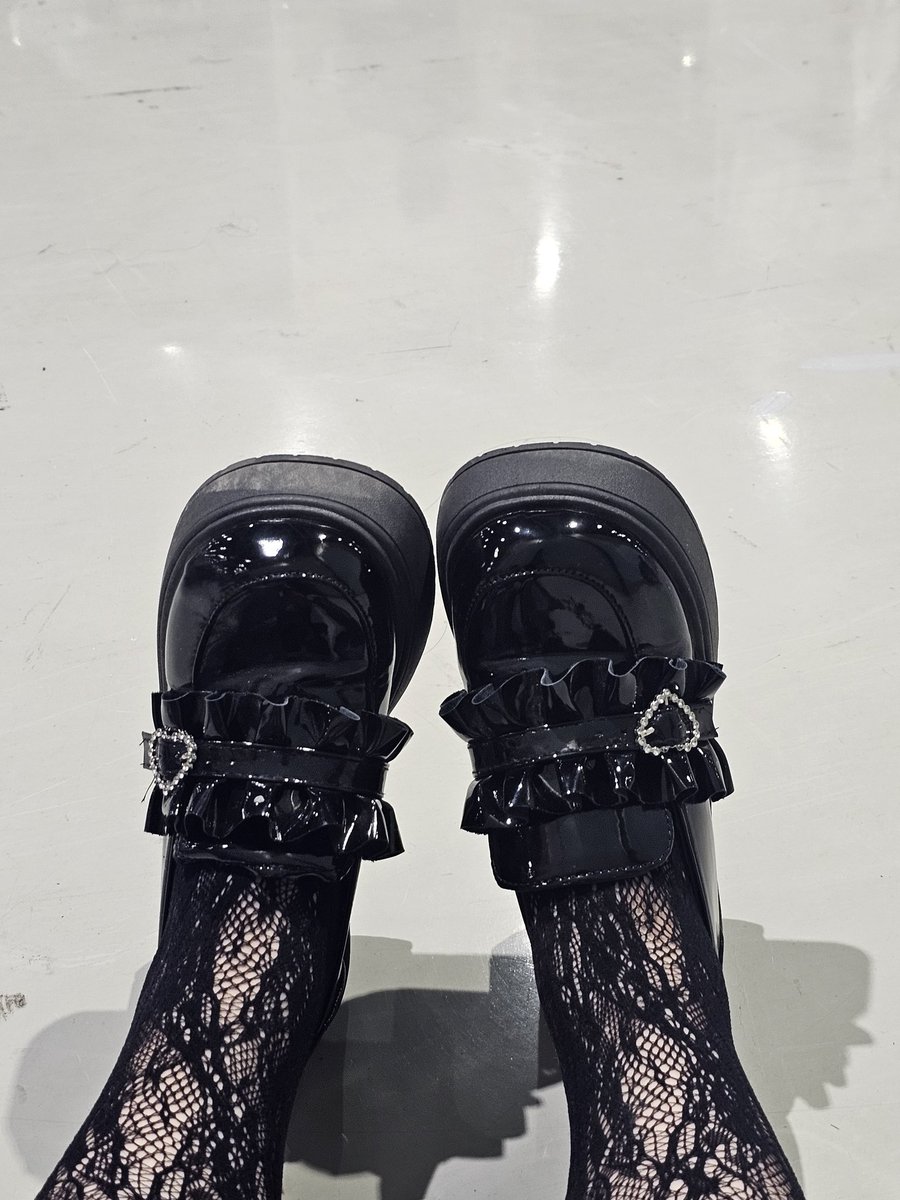어제 집 들어오자마자 뻗어서 자세한건 못올려서 뚱쭝하게 글쓰자면 지뢰입고 울코 다녀왓엇습니다
더웠는데 양산 쓰고 같이 가줬던 로리타아가씨 너무너무 감사드렷읍니다
따뜻햇던 울코였당