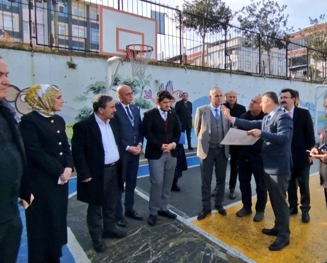 TcAytekinGuler's tweet photo. 17 Ağustos felaketinden tam 26 yıl geçti...

O günden günümüze kadar geliştirdiğimiz teknolojiler doğrultusunda afetlere daha hazır olduğumuzun farkındayız.

Kalbimizde millet ve memleket var,
İşte bu aşkla; #50YıldırÜretiyoruz 🇹🇷

Rahmet ve saygıyla...
#17Ağustos #Deprem #Gölcük https://t.co/jinV0e6YmC
