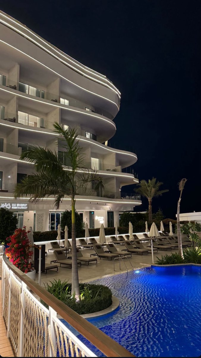 يارفيقي النادر و أثمن محبيني🤎