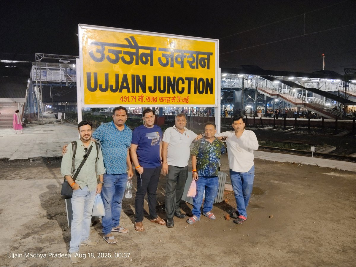 मैं भोपाल मध्य प्रदेश से महाकालेश्वर दर्शन के लिए उज्जैन आया था और रात्रि के समय उज्जैन से पिपरिया मध्य प्रदेश जा रहा हूं अपने साथियों के साथ और प्लेटफॉर्म क्रमांक एक पर वातानुकूलित प्रतीक्षालय (पुरुष) को कागज से छुपाया गया है,
इसमें भारी संख्या में महिलाएं है।
<a href="/RailMinIndia/">Ministry of Railways</a>