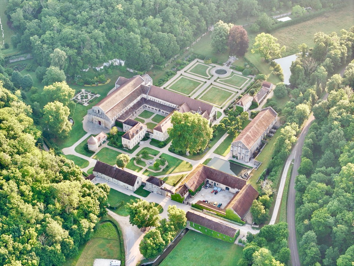 🟢 𝗕𝗘𝗟𝗟𝗘 𝗦𝗘𝗠𝗔𝗜𝗡𝗘 𝗗𝗘𝗣𝗨𝗜𝗦 𝗙𝗢𝗡𝗧𝗘𝗡𝗔𝗬 🌿 | Voici un avis qui nous a beaucoup touché... Belle semaine !

💬 « Moi qui ai l’habitude de déambuler partout dans le monde, j’avoue que cette fois j’en ai pris plein les yeux. Un lieu magique, figé dans le temps. »