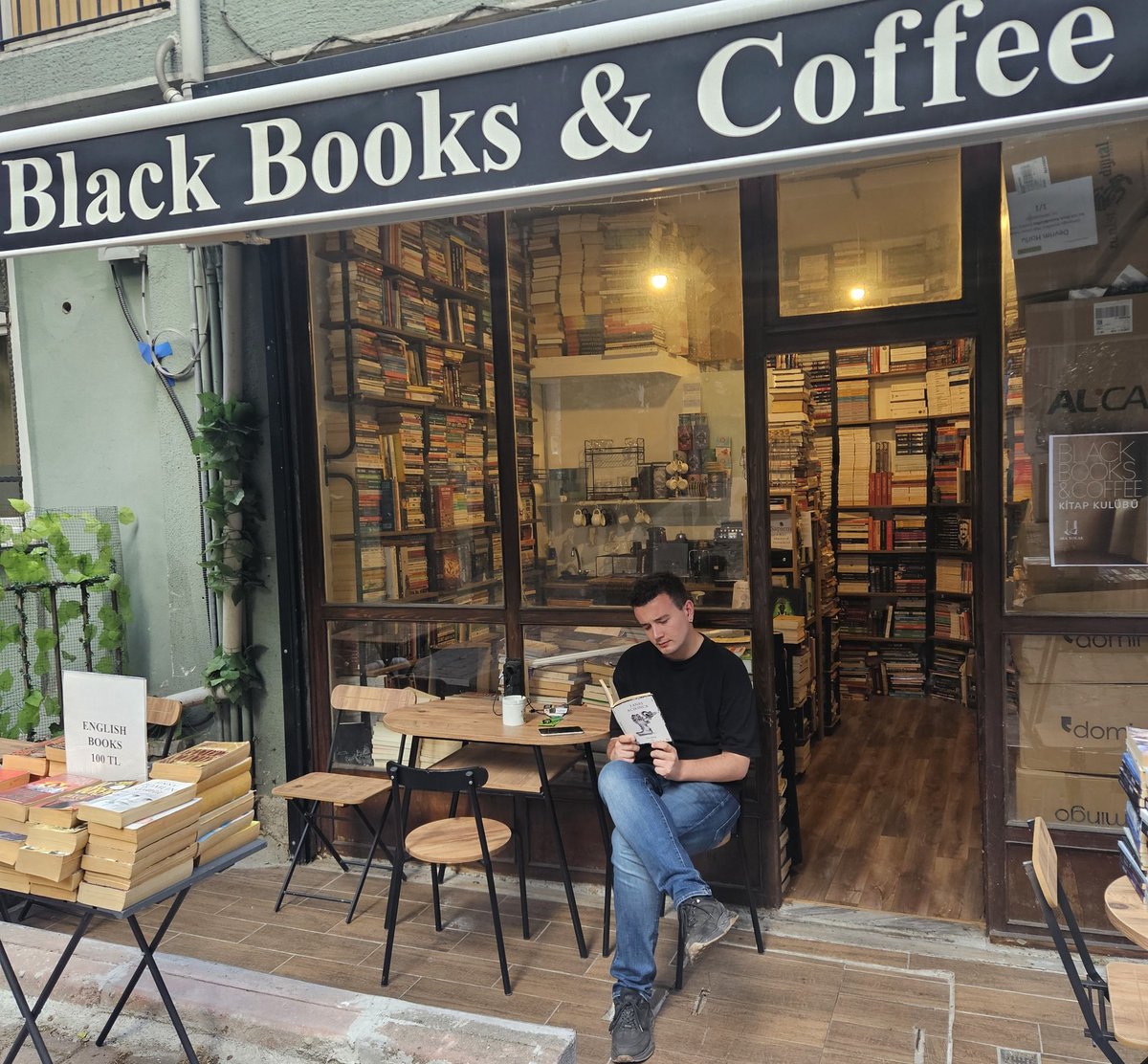 📚✨ Ara Sokak Kitap Kulübü Başlıyor! ✨📚

Edebiyatın peşinden ara sokaklara dalmaya hazır mısın?

Yakında Ara Sokak Kitap Kulübü ile buluşuyoruz!