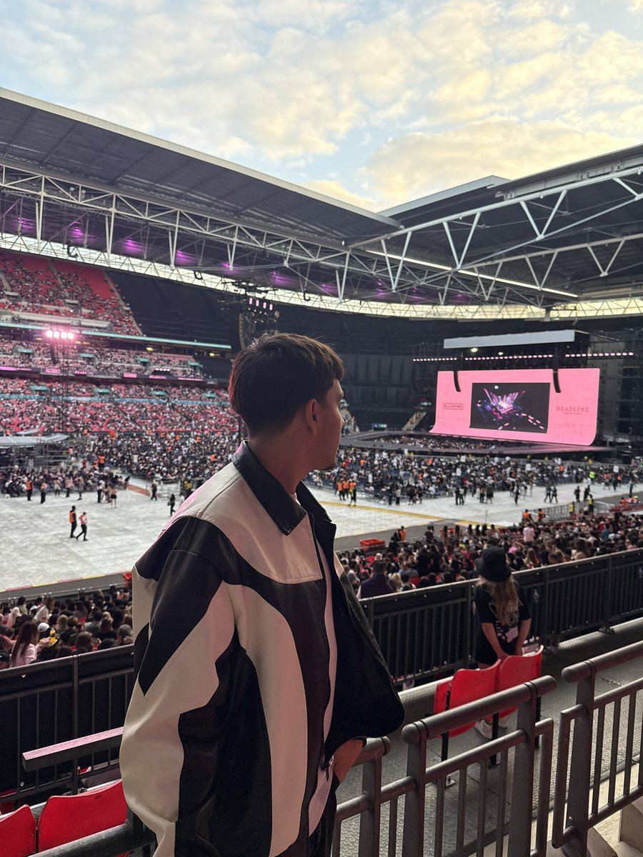 davidbmon's tweet photo. these picsss are teaaa 😍

#DEADLINE_IN_LONDON
#BLACKPINK_DEADLINE https://t.co/KJqfXtcbr6