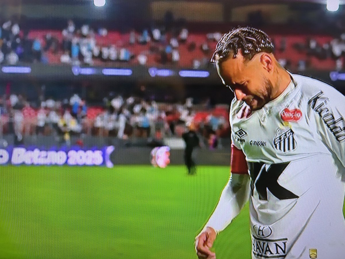 NEYMAR CHORANDO MUITO EM CAMPO

QUE IMAGEM FORTE