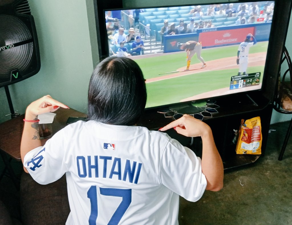 ArianaCisn's tweet photo. @Alfonsolanzagor mi abue y mi esposo son mis rivales ahorita apoyando a Padres jaja y yo apoyando a Dodgers como siempre!! 💙⚾ Saludos desde Durango 🦂 #LaCasaDelBeisbol https://t.co/2Uql0x2pDo