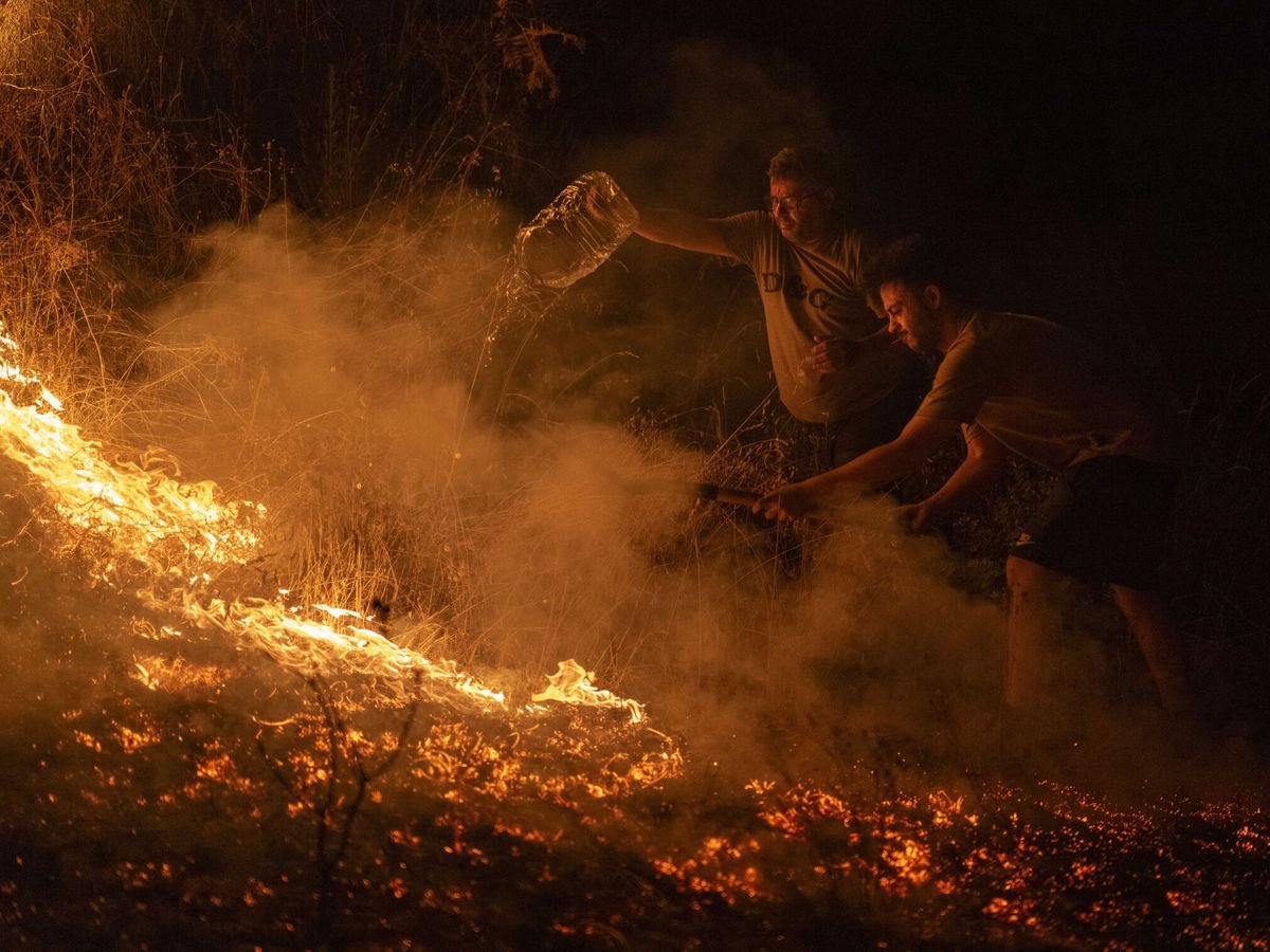 En días como hoy me preguntó si seguimos siendo una nación. Esa cosa que nos une cuando gana la selección y que nos conmueve cuando nuestros compatriotas lloran la destrucción de sus vidas y sus recuerdos. Que tristeza y que vergüenza.