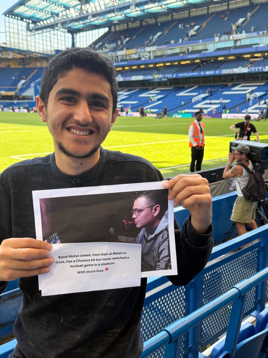 Today, I went to Stamford Bridge to honour the memory of my friend and neighbour, a huge Chelsea fan murdered by Israel in February, 2024 in Deir al-Balah. 

I also have a place in my heart for all my soul parts: My family and my friends. Stay strong, the genocide will end❤️❤️❤️