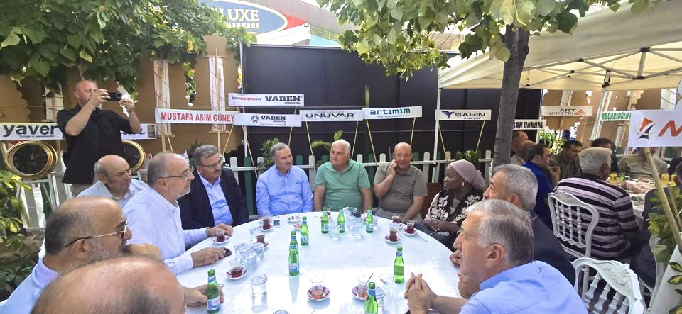 Kıymetli dostumuz Sayın Necip Çimen’in değerli evladı Mustafa ve Çağla kardeşlerimizin nikâh merasimine katılarak mutluluklarına ortak olduk. 

Çok değerli kardeşlerimi, Çimen ve Şahin ailelerini tebrik ediyor, Cenab-ı Allah’tan  ömür boyu mutluluklar ve iki cihan bahtiyarlığı