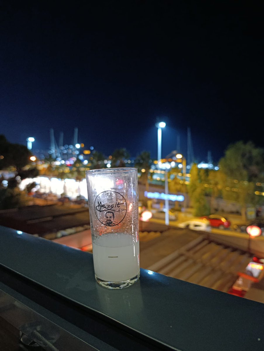 Yok abi içmeyeceğim ben dediğim gün biri çıkıp içiriyor.