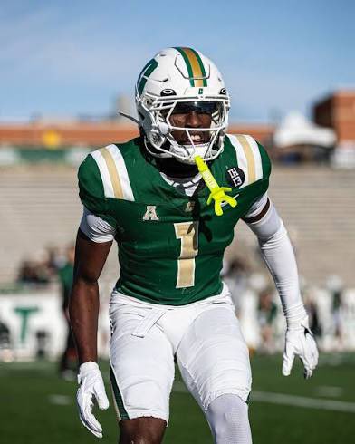 Blessed to receive an offer from Unc Charlotte <a href="/ScottChadwick1/">Scott Chadwick</a> <a href="/WardlawPreps/">Lee Wardlaw</a> <a href="/adamgorney/">Adam Gorney</a> <a href="/Coach_Larkins/">Coach Stephen A. Larkins</a> <a href="/CoachBSmith1/">Byron Smith</a> <a href="/romeo_stancil/">Coach Stancil</a> <a href="/ClaytonCometsFB/">Clayton HS Football</a>