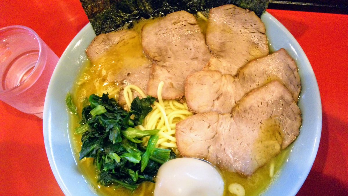 旅先から帰宅前に
家系ラーメン🍜を😊😊💕

横浜家系ラーメン🍜
黄金家🍜黄金町店
@横浜市 中区 末吉町
チャーシュー麺大盛り
味玉

妻ちゃんとお久し振りの
黄金家🍜さんへ😍😍

独特の醤油風味の旨味で
出汁も良く出ており
とても美味しい🍜😋😋💕

ご馳走様でした🙇🙇