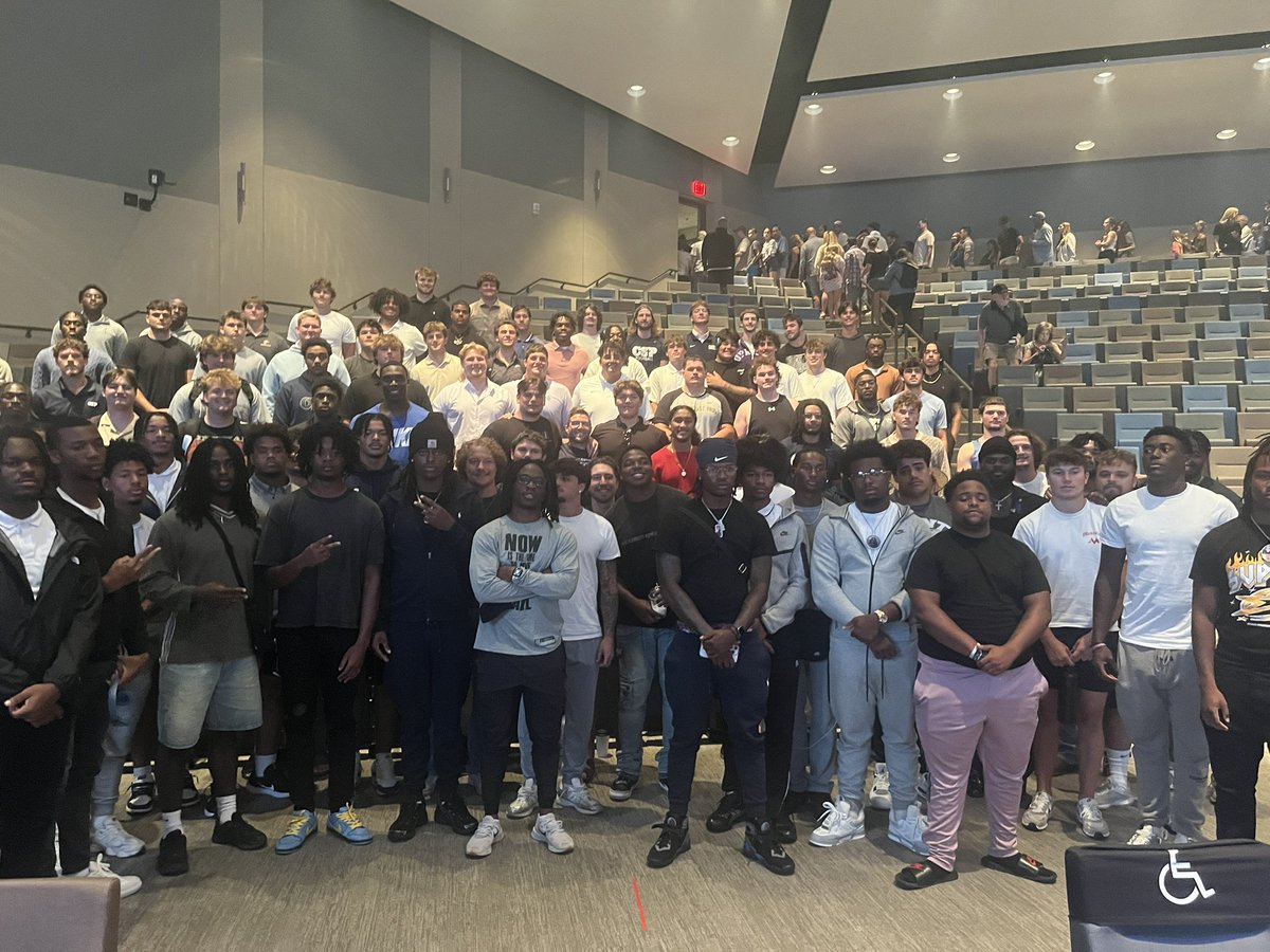 CoachSCurrier's tweet image. Proud of our team for spending quality time together at @eaglebrookmn Church this morning. Grateful for the chance to grow in faith and hear a powerful message on wisdom by @tedcunningham.