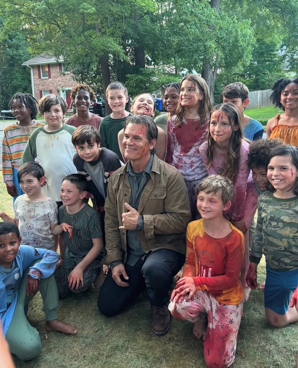 FilmUpdates's tweet photo. Josh Brolin and the child actors on the set of ‘WEAPONS’ https://t.co/ddpzfA3OBp