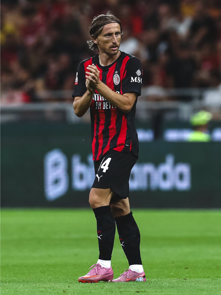 Maestro, <a href="/lukamodric10/">Luka Modrić</a> 🤩

#MilanBari | <a href="/acmilan/">AC Milan</a>