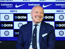 EpicureoUgo85's tweet image. Marotta e il mistero del 2%.
I giornali parlano, ma non spiegano. Nessuno si chiede perché un dirigente riceva una quota da 20 milioni “regalata” da un fondo speculativo.
Eppure dietro ci sono:

un passaggio di proprietà che in realtà era un pignoramento,

una società senza…