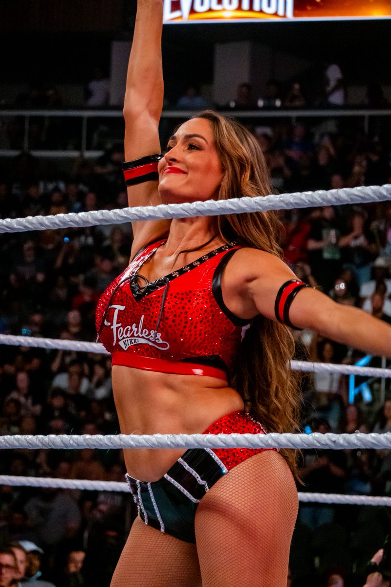 ECBITW's tweet image. ❤️ BELLA 🖤 

@NikkiAndBrie 

#WWEEvolution