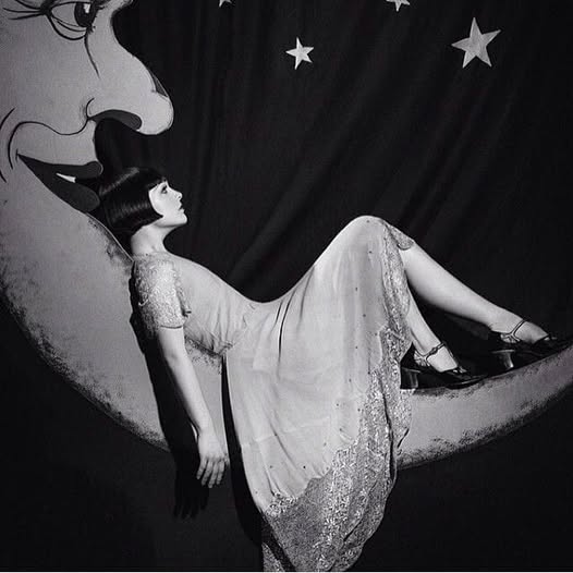 “Los dos únicos momentos que merecen la pena son el comienzo y el final de todas las cosas, el nacimiento y el declive”.
"Jezabel", Irene Nemirovsky