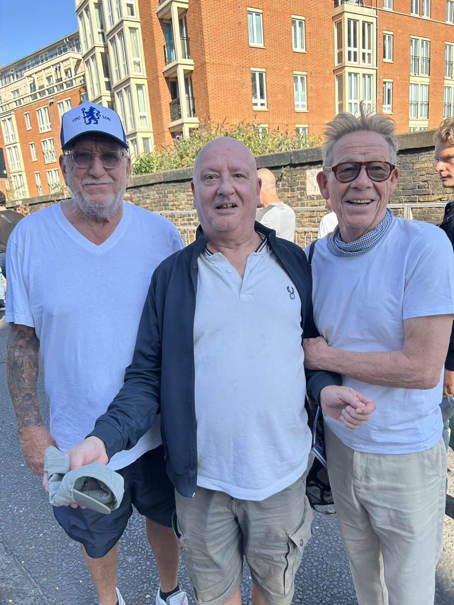 Two of cfcuk’s favourite clients, fresh back from a night’s jaunt at #BeautifulDays &amp; a certain photo bomber, namely <a href="/SmiffyEastStand/">Neil Smith</a> 
Great to see plenty of you today &amp; I’ll see a few more of you next Friday too 💙
#ComeOnChelsea 
#SexPistols