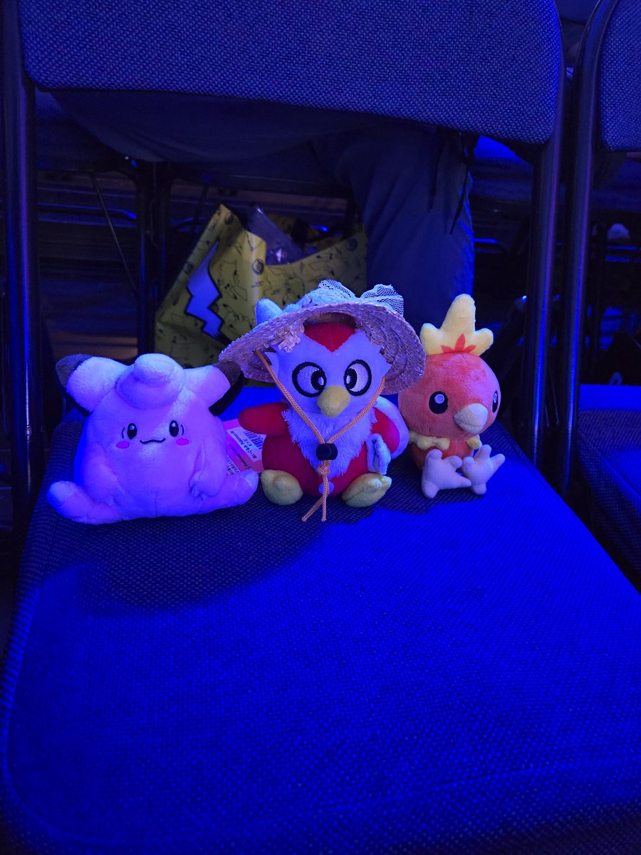 Well behaved children watching TCG Seniors Finals. #PokemonWorlds #PlayPokemon <a href="/Pokemon/">Pokémon @ #PokemonWorlds</a>