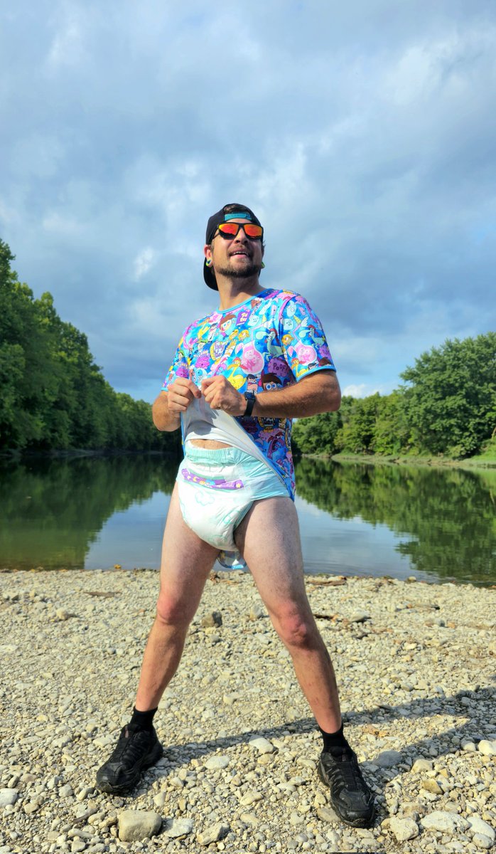 I had an amazing weekend, and im finishing it off at one of my favorite spots to walk around diapered next to the river without a care in the world!

Stay soggy my friends!! :3