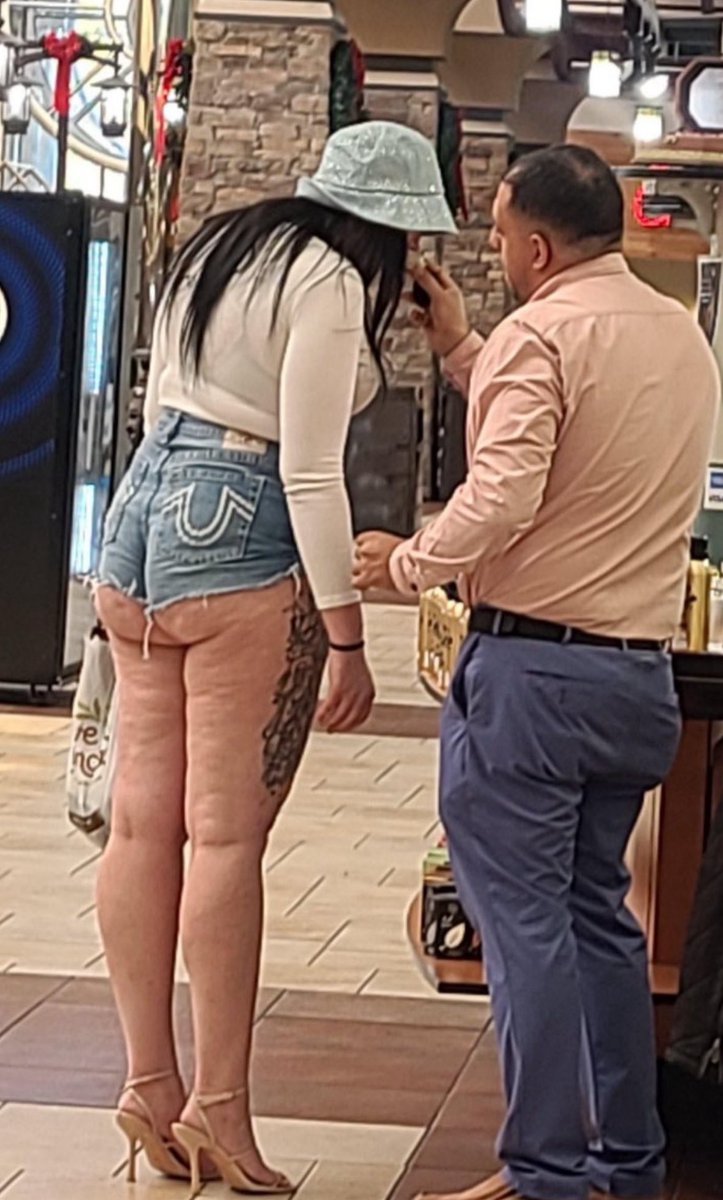 TrumpsHurricane's tweet photo. What do you call a woman who dresses like this ?? https://t.co/6R1cF3j2Pi