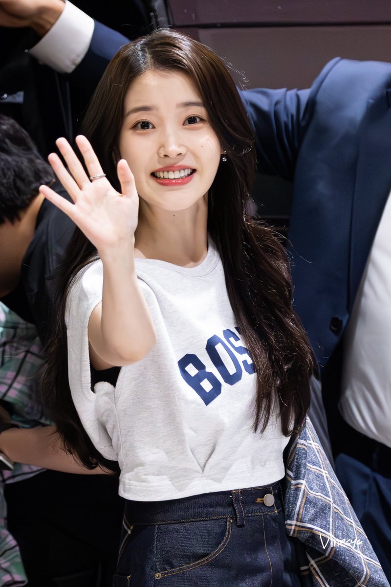 vinecy's tweet photo. 240524 홍콩 뉴발란스이벤트 퇴근기

#아이유 #IU #dlwlrma https://t.co/L0jCIZbOgc