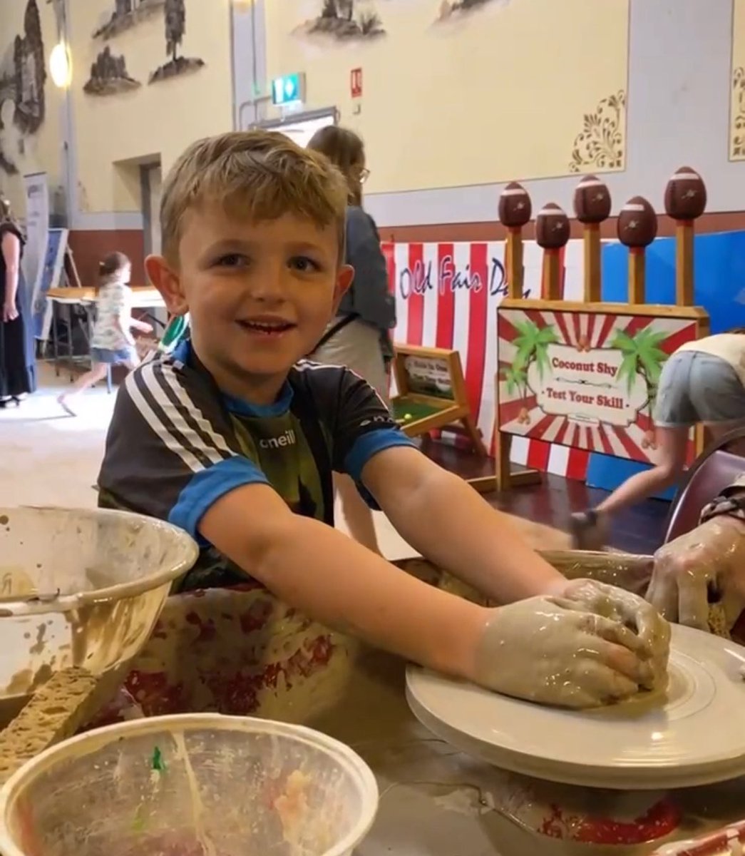 Old Fair Day tweet media