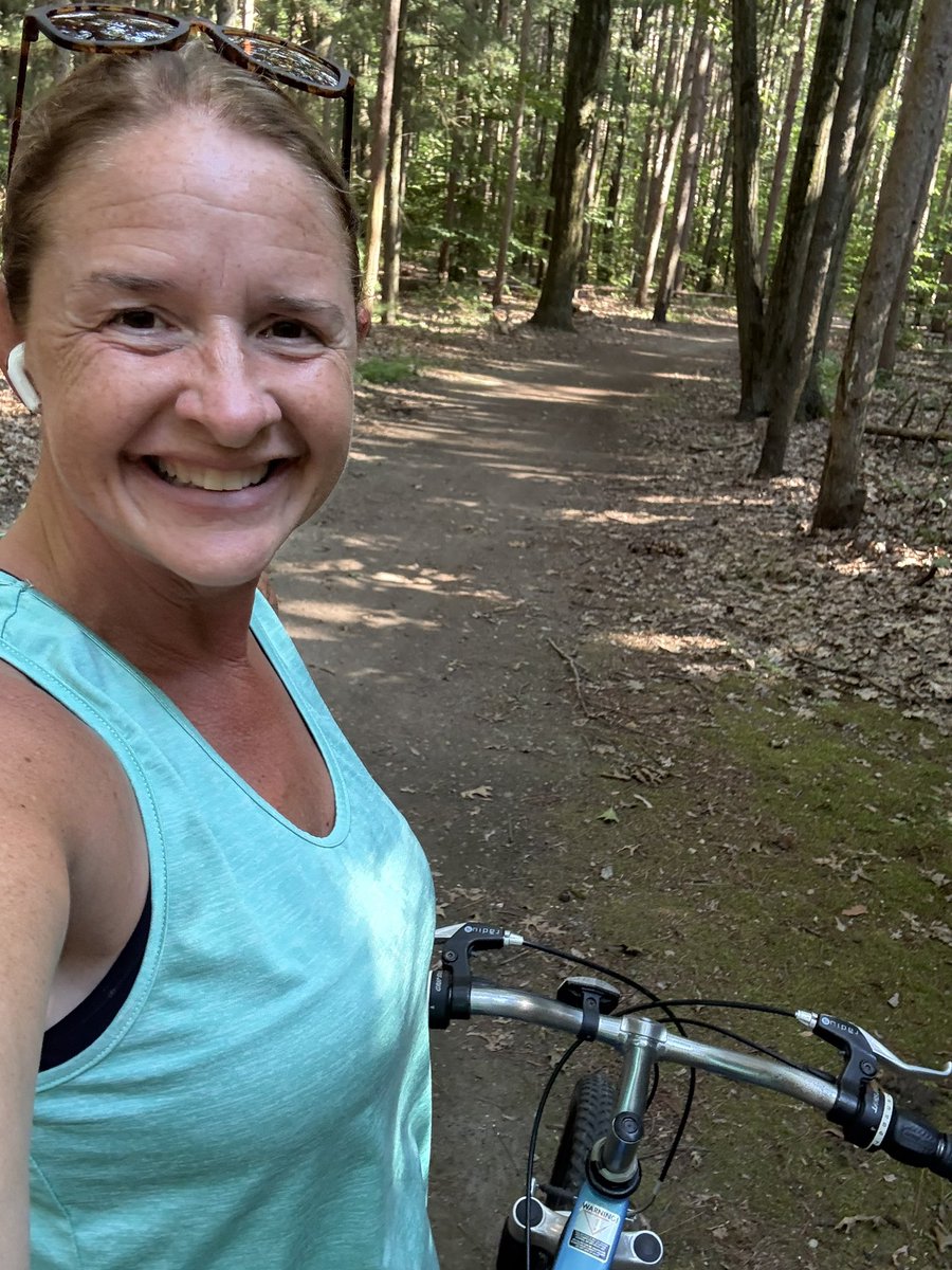 karrie_joy's tweet photo. Good thing I got sun yesterday. Today was full house chore day. Walked both the dogs-mini dog needs to go home, and got in 5 quick miles before dinner prep. I think I’ve earned early bedtime!!! 🥴😴
#everythingisclean
#exceptme😂
#alwayswithme
#sunnysmile
#chooseyou
#choosehappy https://t.co/TGxS7GNhs6