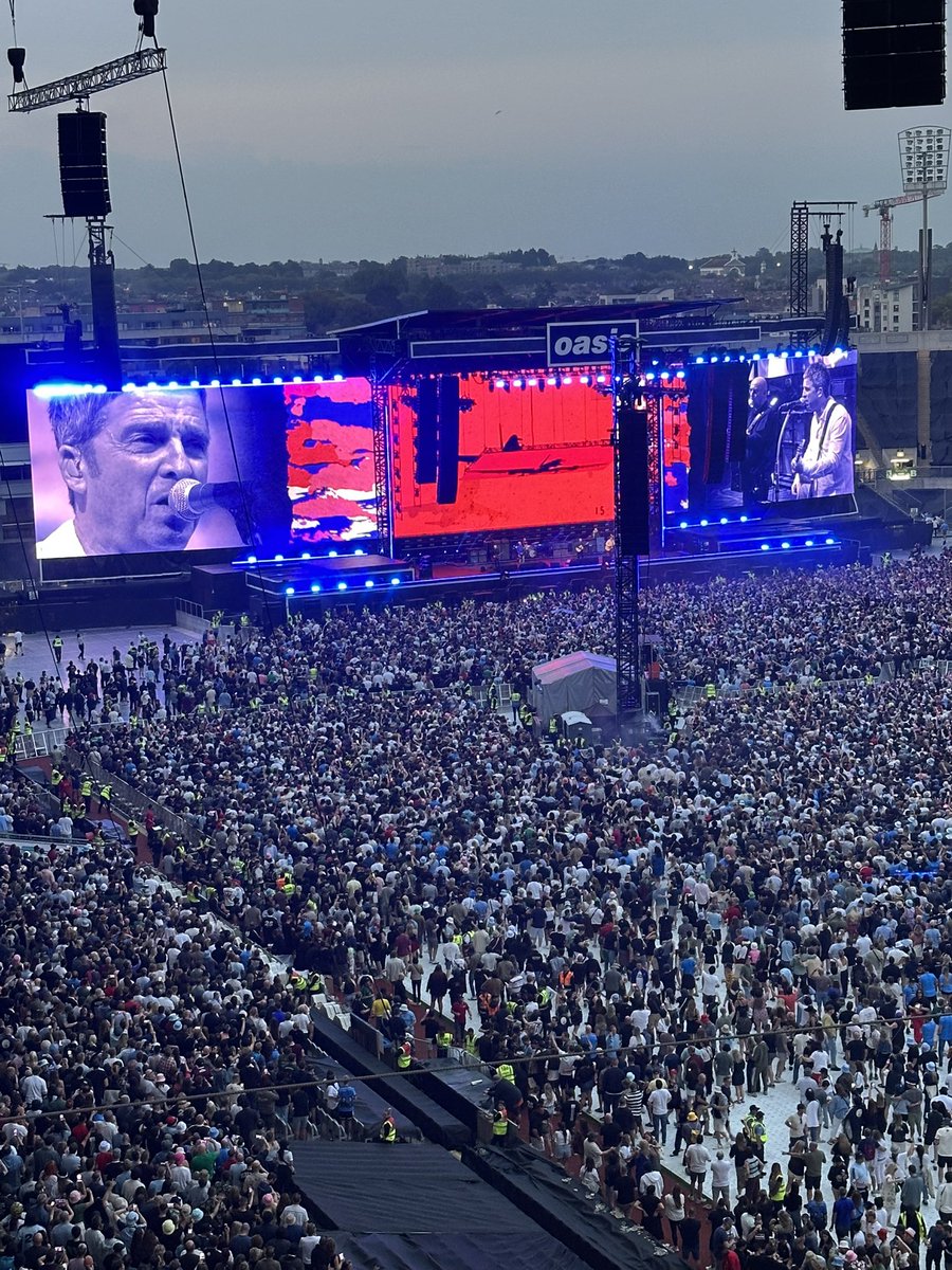 <a href="/BoneheadsPage/">Paul Arthurs.</a> Unreal Saturday night