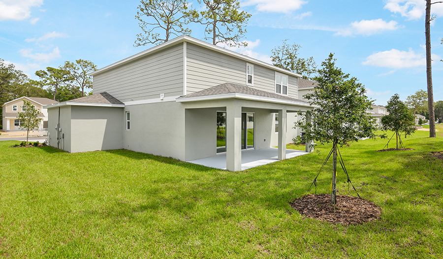 RAHomes's tweet photo. Discover this must-see home for sale in Mt. Dora, FL! Impressive kitchen offering 42'' white cabinets, quartz countertops & a roomy pantry | Beautiful guest suite boasting a living room, a bedroom & a bathroom | Airy loft #HotHomes https://t.co/sLDk82wrHH https://t.co/rEJO1O0g1v