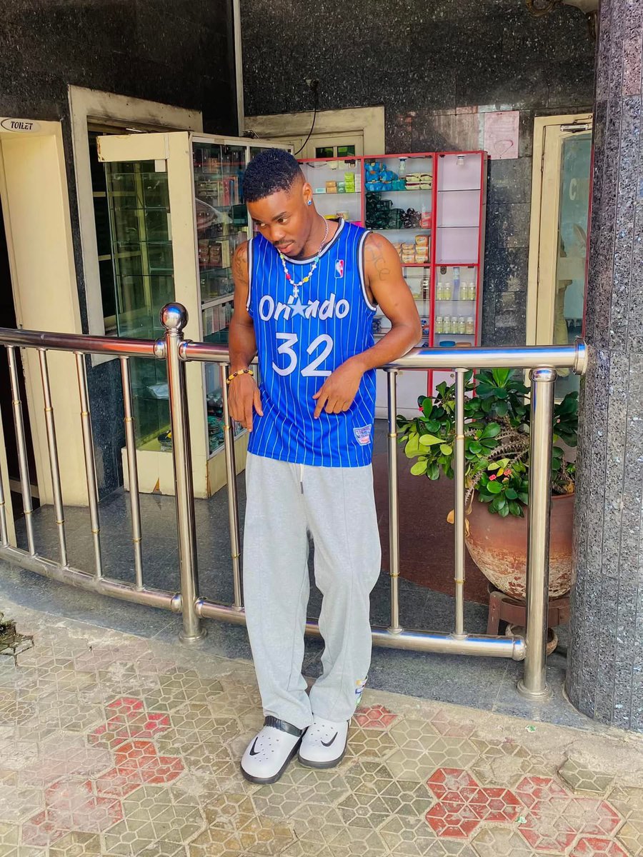 jace_int's tweet photo. Blue https://t.co/sUm3WD6stC