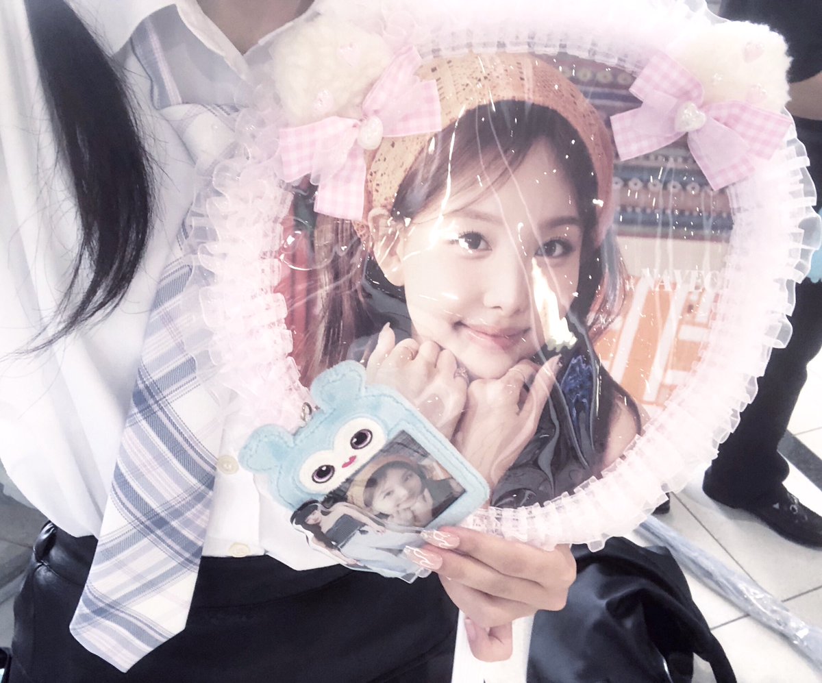 ra_bbit__09's tweet photo. ♡ 25 0810 ♡
…
今回もナヨンちゃんに幸せいっぱいもらっちゃった՞ᴗ͈  ̫ ᴗ͈՞<3

 #TWICE  #TWICE5   #リリイベ #サイン会  #Nayeon   #ONCE  #onceと繋がりたい https://t.co/tAeGuzqMrr