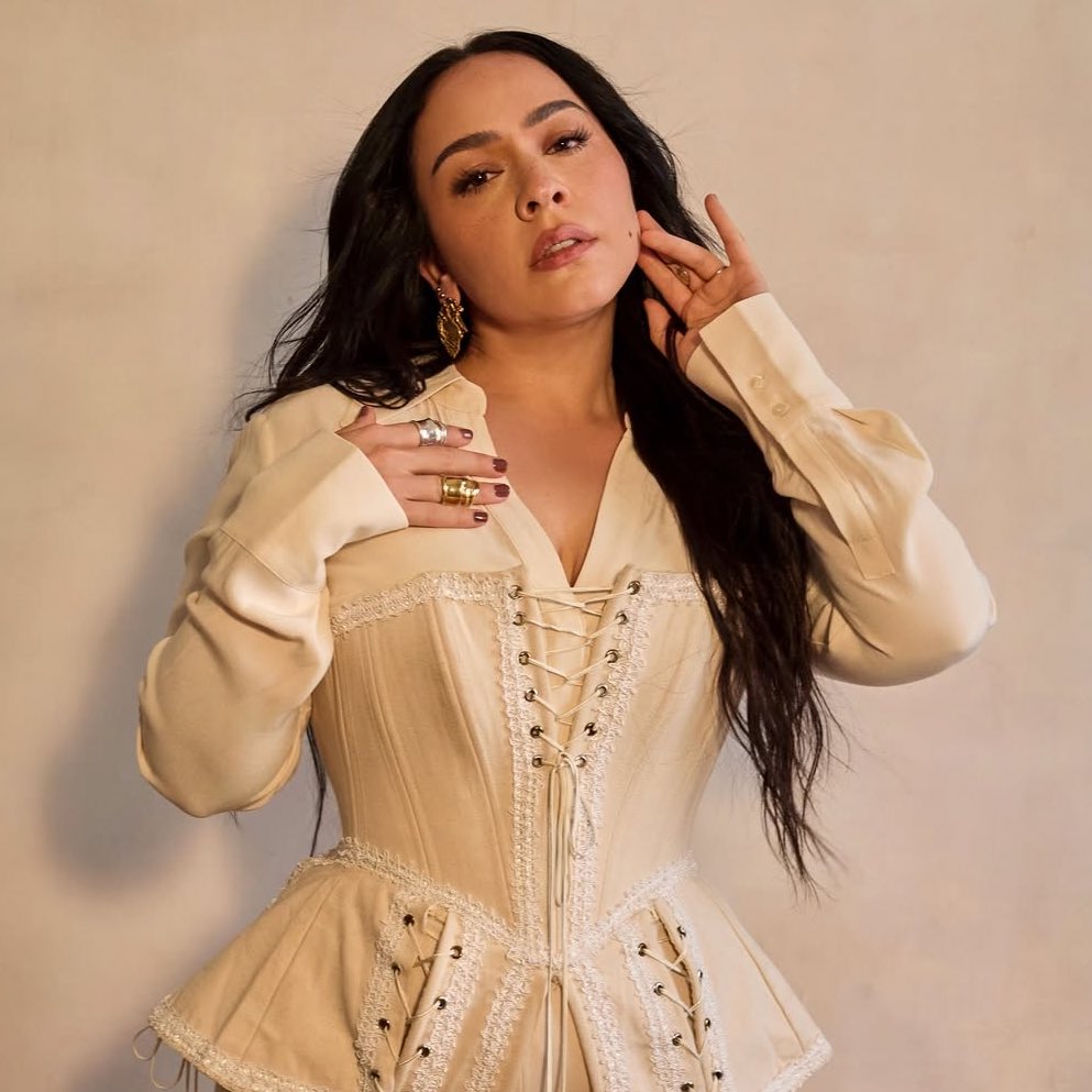 KeniaOsReport's tweet image. “Solo puedo confirmar que Kenia OS es demasiado cute y buena onda, canta muy bonito y nos reímos demasiado, es súper trabajadora y maximerrima”

Carla Morrison sobre su colaboración con Kenia OS. 🇲🇽