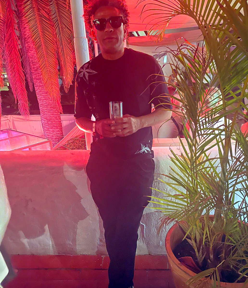 OfficialShmu's tweet photo. Ibiza 🌃💡🎧🎶🥳🍾🔥🪩 https://t.co/a197DcSUBb