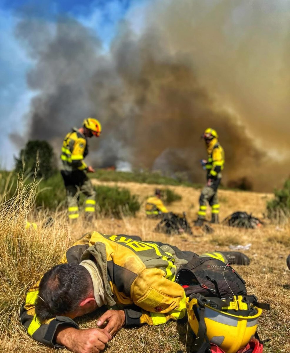 Cada vez que tengo la mínima tentación de quejarme del calor me censuro pensando en esta gente.¡¡Gracias infinitas por todo lo que estáis haciendo!!