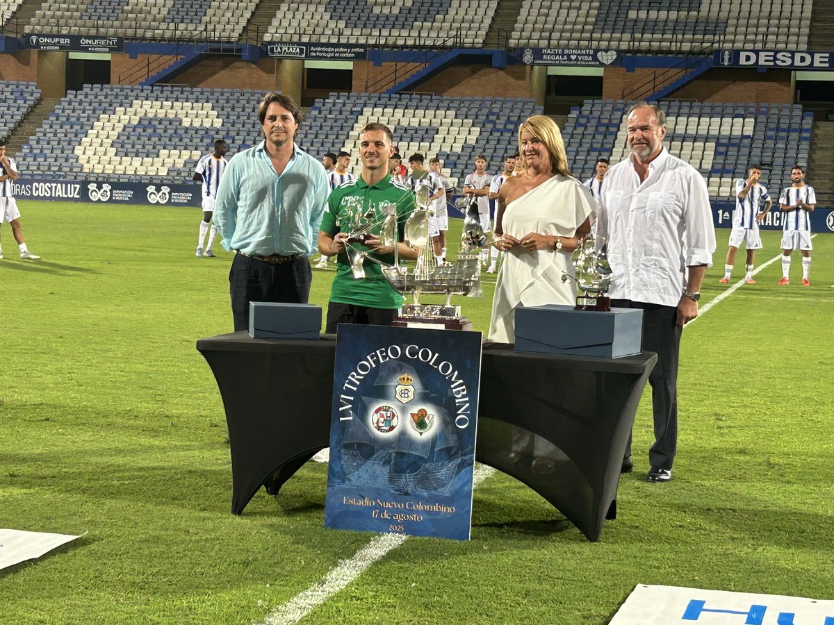 🥉 Nuestro capitán <a href="/Deco25_/">Deco</a> recogió el trofeo al tercer clasificado en el #LVITrofeoColombino

🤗 Felicitamos al <a href="/ZCFoficial/">Zamora CF</a> por lograr el trofeo y al <a href="/recreoficial/">RC Recreativo de Huelva</a> por el segundo puesto. ¡Suerte en la temporada y gracias, de nuevo, al decano por la invitación!

#EligeCreer