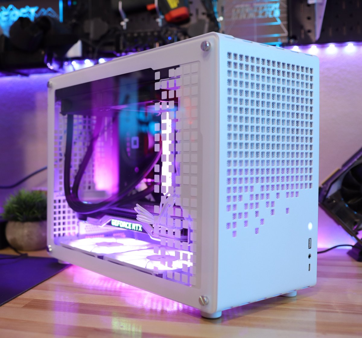 CoalitionTechYT's tweet image. NEW VID! A buddy bought the @Jonsbo_official Z20 mATX case to do a PC build for his daughter and I think it came out quite nice! 

Main Specs: 
- Ryzen 7 3700X CPU
- RTX 2080 Super
- 32gb Corsair Vengance RGB RAM

Vid link: 
youtu.be/OYuYI5qzkP0

#pcbuilding #pcbuilds #pcmr