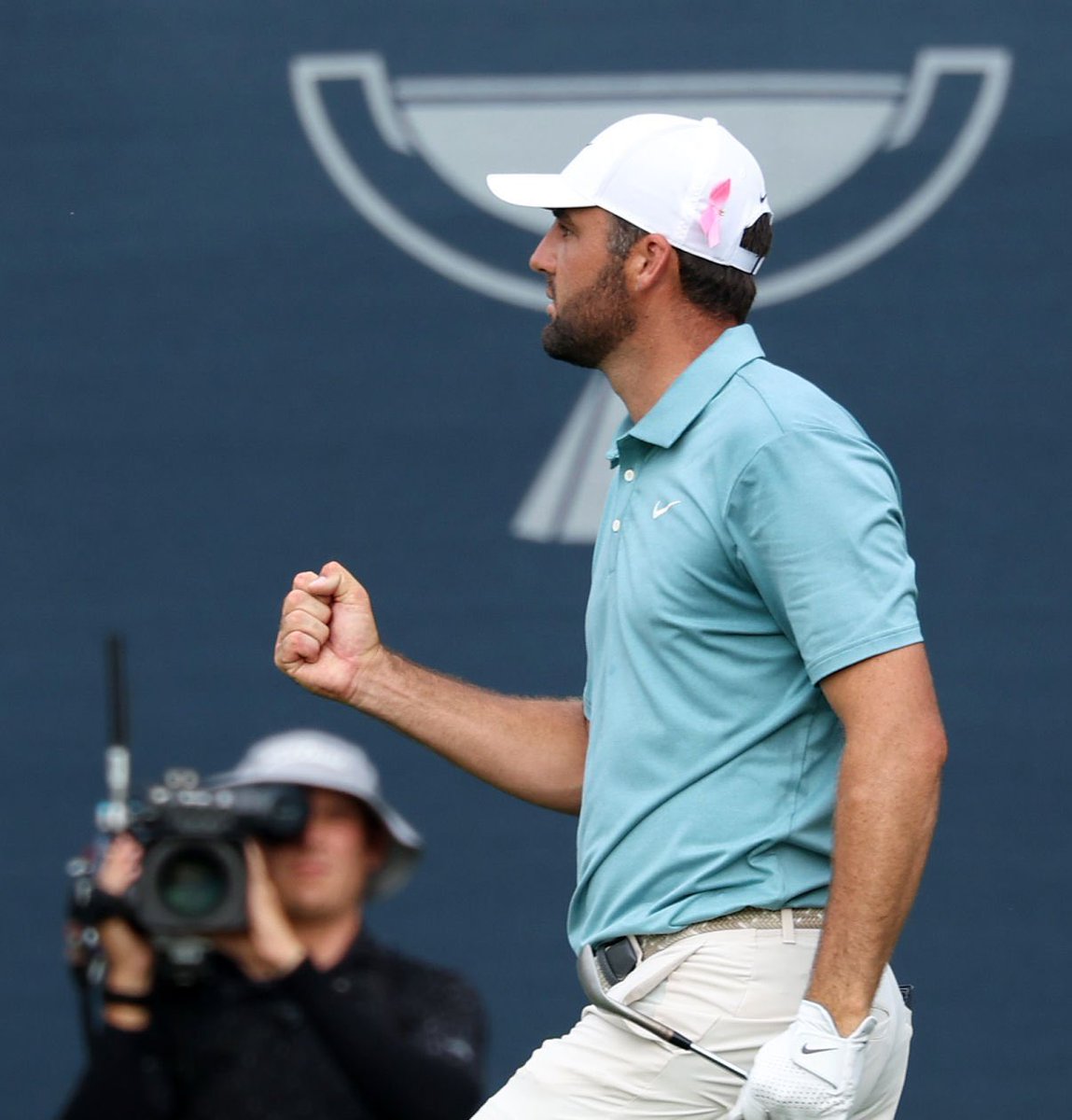 NUCLRGOLF's tweet photo. 🚨🚗🏆 #ANOTHER ONE — Scottie Scheffler has won the BMW Championship to secure his 5th win of the season, this time without caddie Ted Scott on the bag. @SchefflerFans https://t.co/dzjbCHk04W