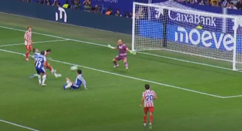 Si eso termina en gol... hoy los oportunistas que celebran las derrotas del Atleti estarían hablando de maravilla de cambio de ciclo, de que sí que se puede hacer otro fútbol, de juego maravilloso, de la percusión de Ruggeri, de la sorpresa de Almada, de lo bueno que es Julián y