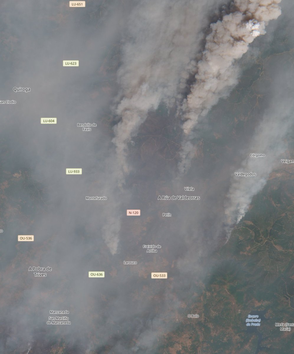 🗺️A capa SWIR de Copernicus permítenos ver con maior nitidez a afectación dos lumes forestais en comparación coas imaxes tradicionais dos satélites. Neste caso, impresiona ver a virulencia dos múltiples focos do lume da Rúa de Valdeorras, imaxes do sábado. Desolador.
