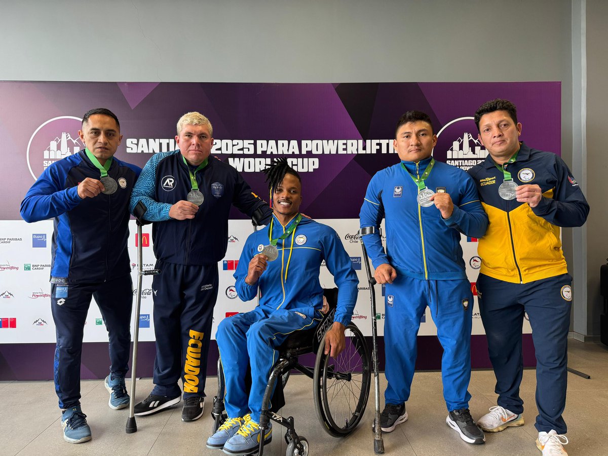 #SantiagoWorldCup2025 🇨🇱

En la jornada de hoy, el equipo tricolor obtuvo el segundo lugar y medalla de plata 🥈 en el Para Panamerican World Cup de Para-Powerlifting 2025 🙌🏻 en las categorías por equipos mixto y masculino.

#AltoRendimiento 
<a href="/DeporteEc/">Ministerio del Deporte 🇪🇨</a>